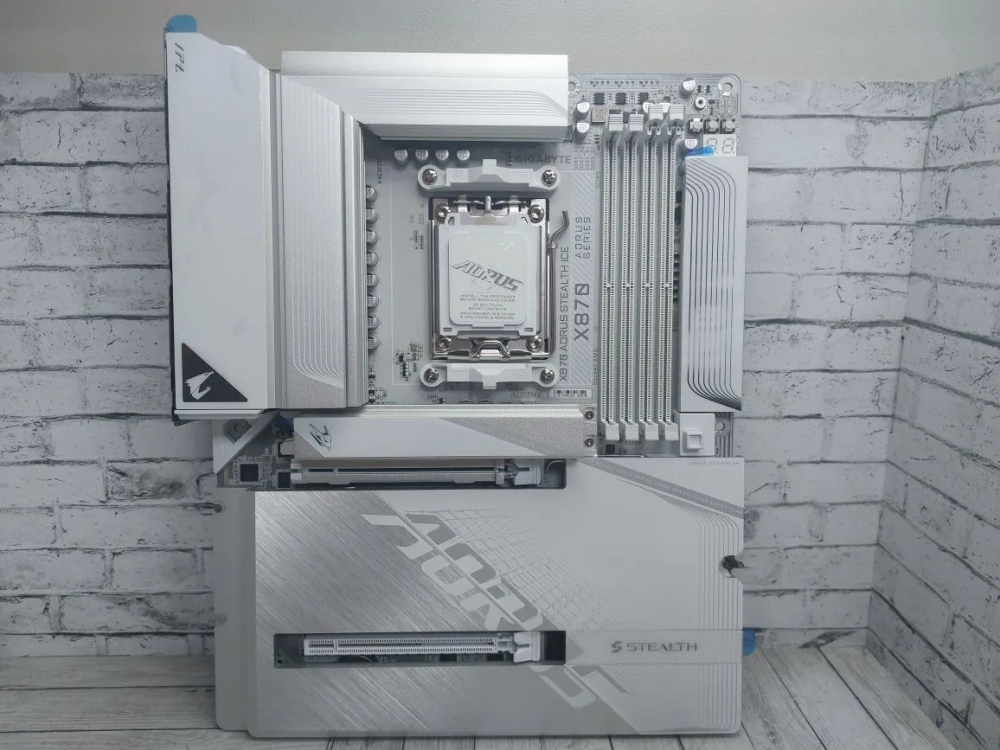 Материнская плата Gigabyte x870