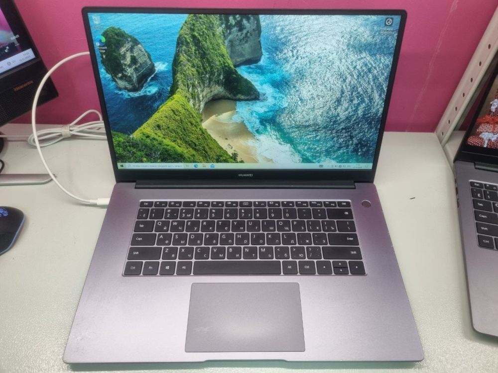 Ноутбук Huawei (Ryzen7, 8 ОЗУ, SSD 512гб)