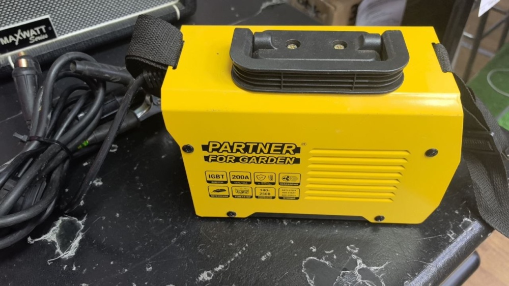 Сварочный аппарат Партнер ММА-200