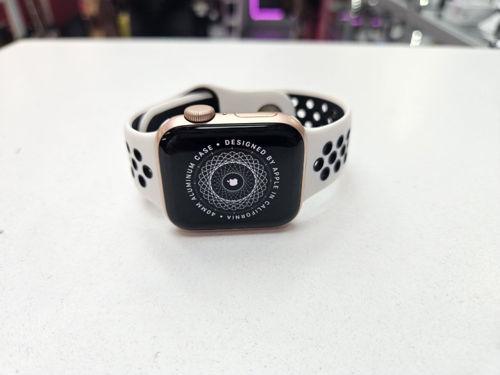 Часы Apple Watch SE 40mm